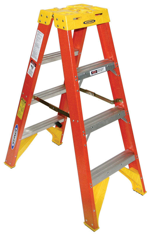 WERNER - Werner 4 ft. H Fiberglass Step Ladder Type IA 300 lb. capacity [T6204]