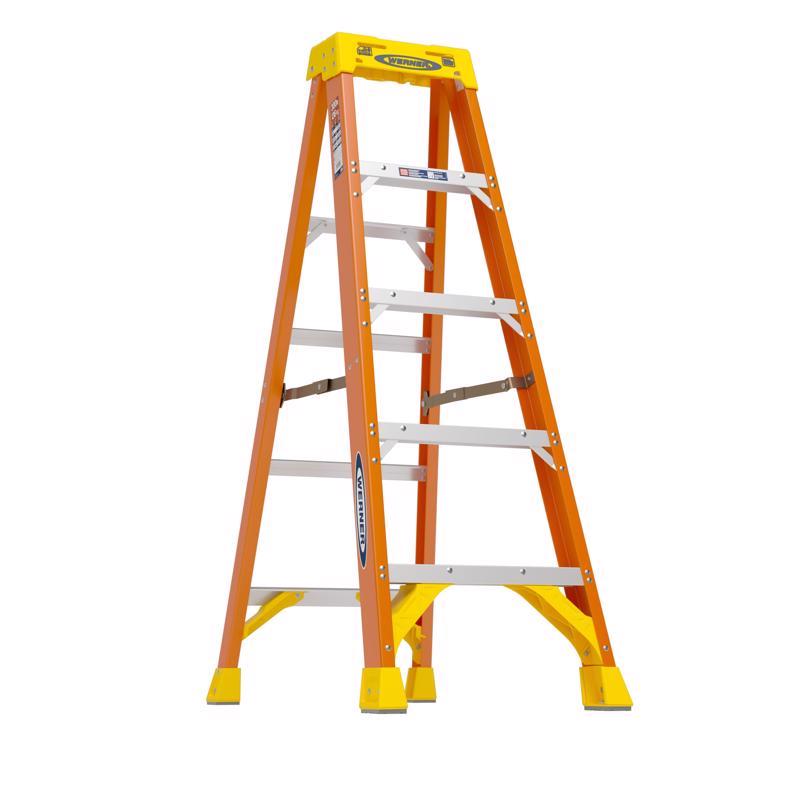 WERNER - Werner 5 ft. H Fiberglass Step Ladder Type IA 300 lb. capacity