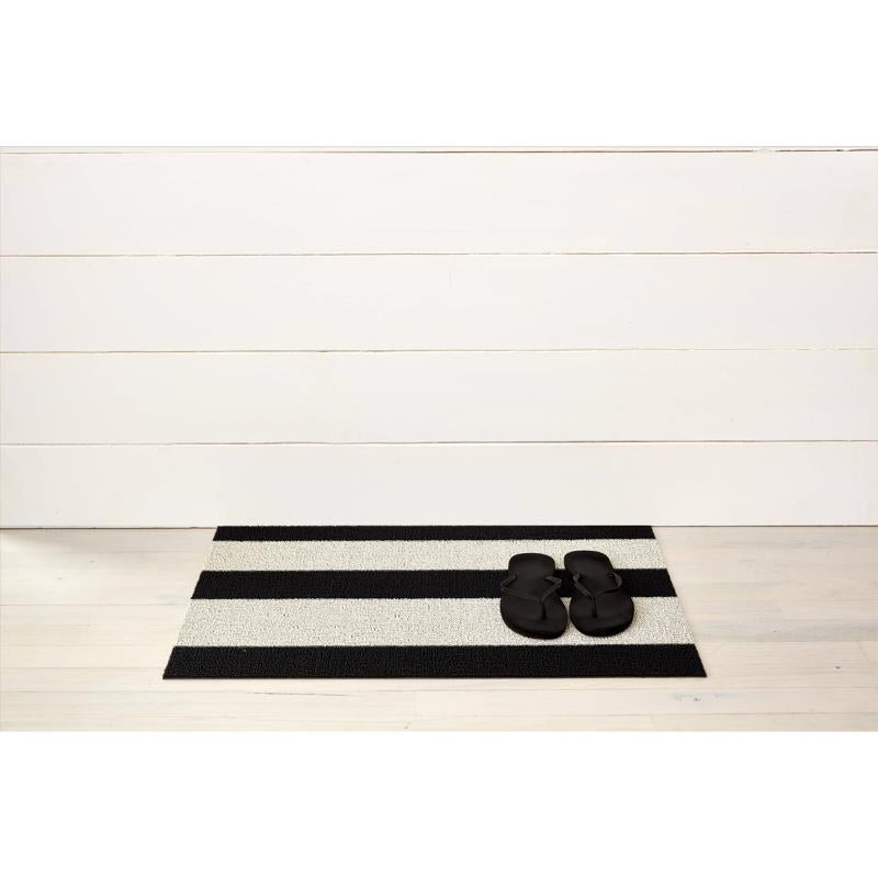 CHILEWICH - Chilewich 28 in. L X 18 in. W Black/White Bold Stripe Polyester/Vinyl Door Mat