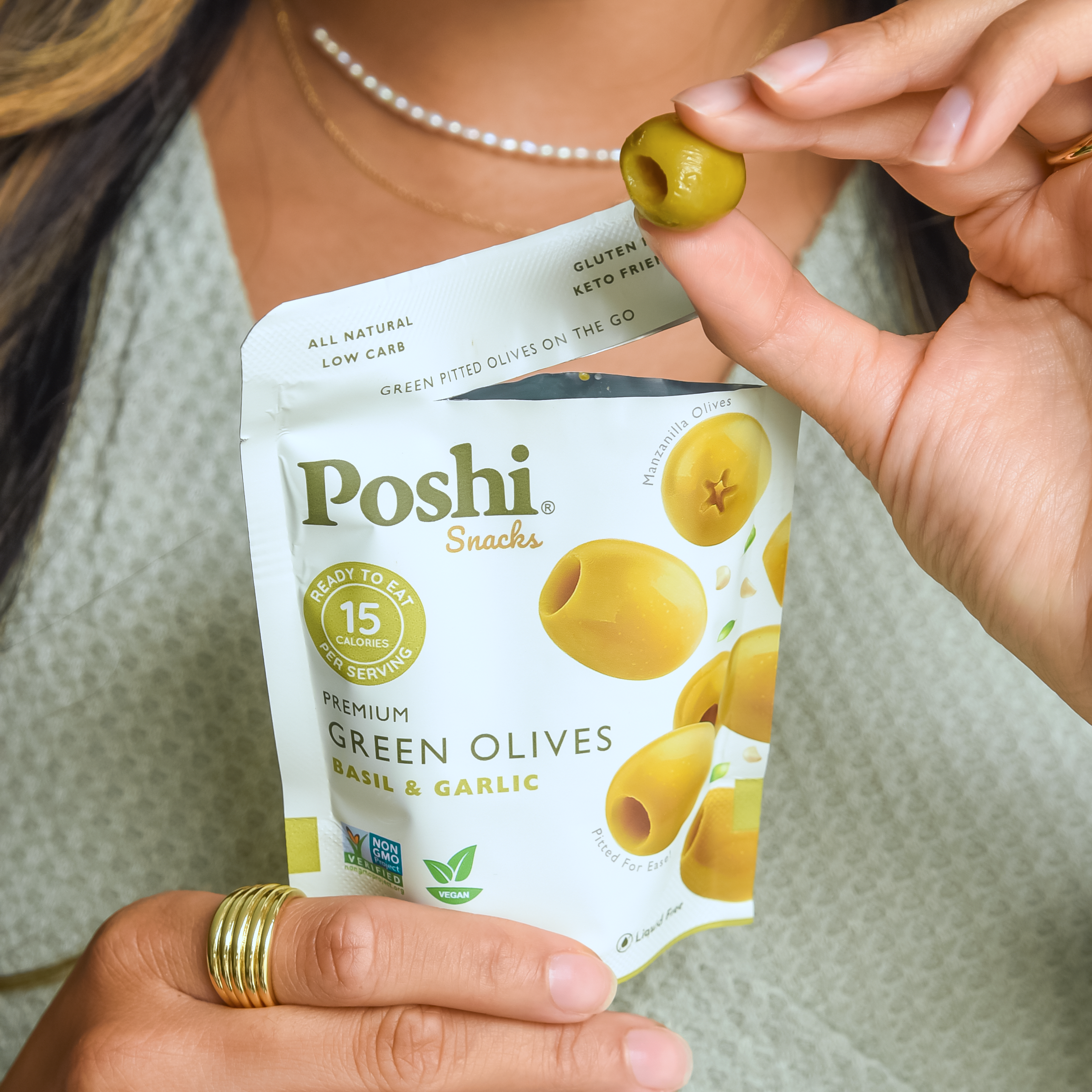 Poshi - Olv Green Basil & Garlic Pitted - CS of 10-1.1 OZ