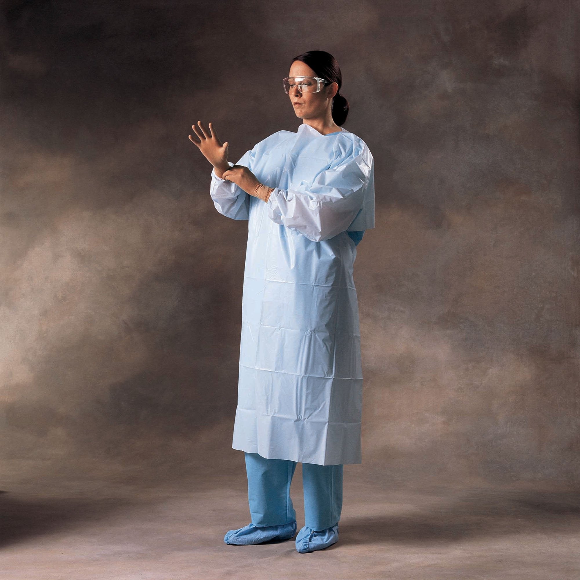 O&M Halyard Inc - Protective Procedure Gown X-Large Blue NonSterile ASTM F1671 Disposable [60/CS]