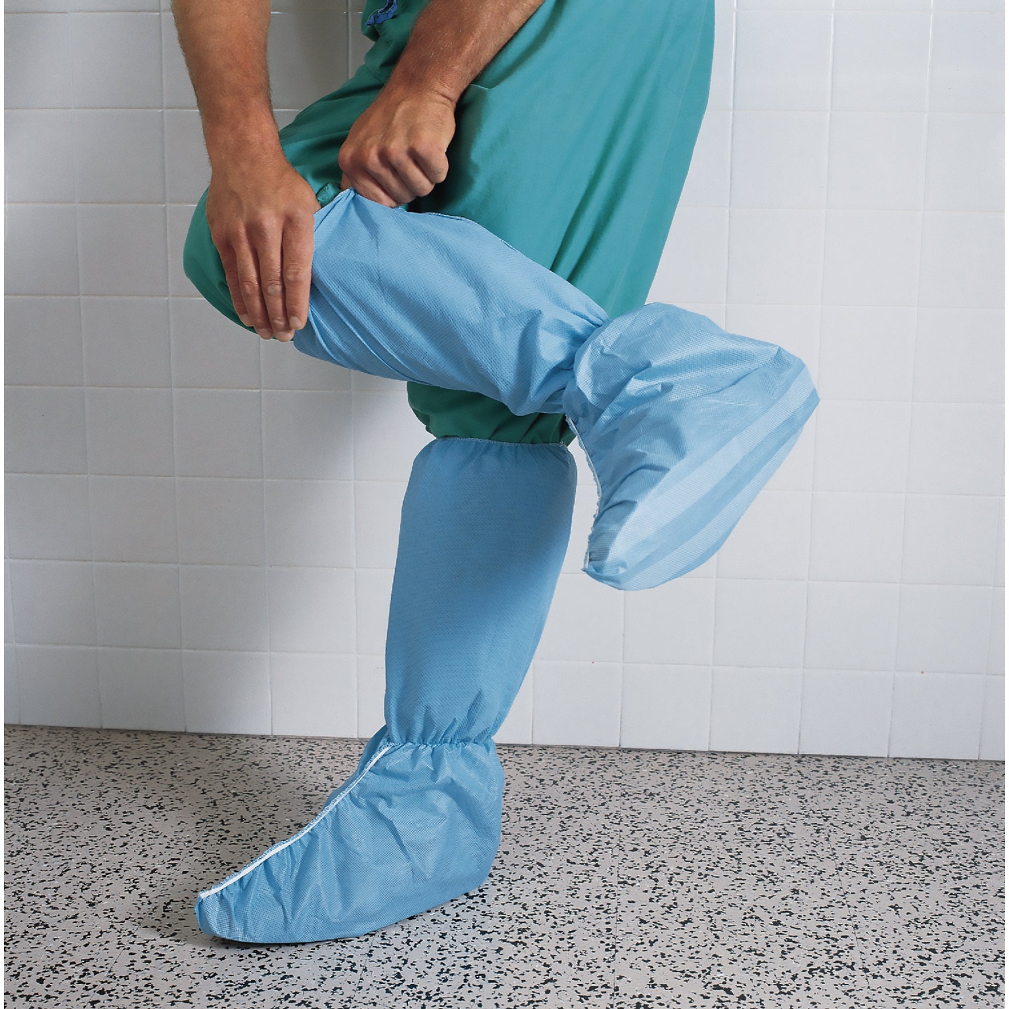 O&M Halyard Inc - Boot Cover Hi Guard® X-Large Knee High Nonskid Sole Blue NonSterile [150/CS]